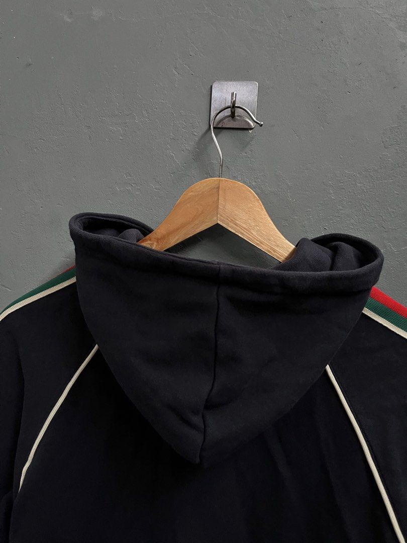 GUCCI STRIPES HOODIE (Category: Hoodies) located in Lucena. Submitted by mddlchld (Listing ID 1470756040, Image 3). Description: GUCCI STRIPES HOODIE COMPLETE TAGS EXCELLENT - NEW CONDITION COLOR RATE: 9/10 ISSUE: NONE ₱850.