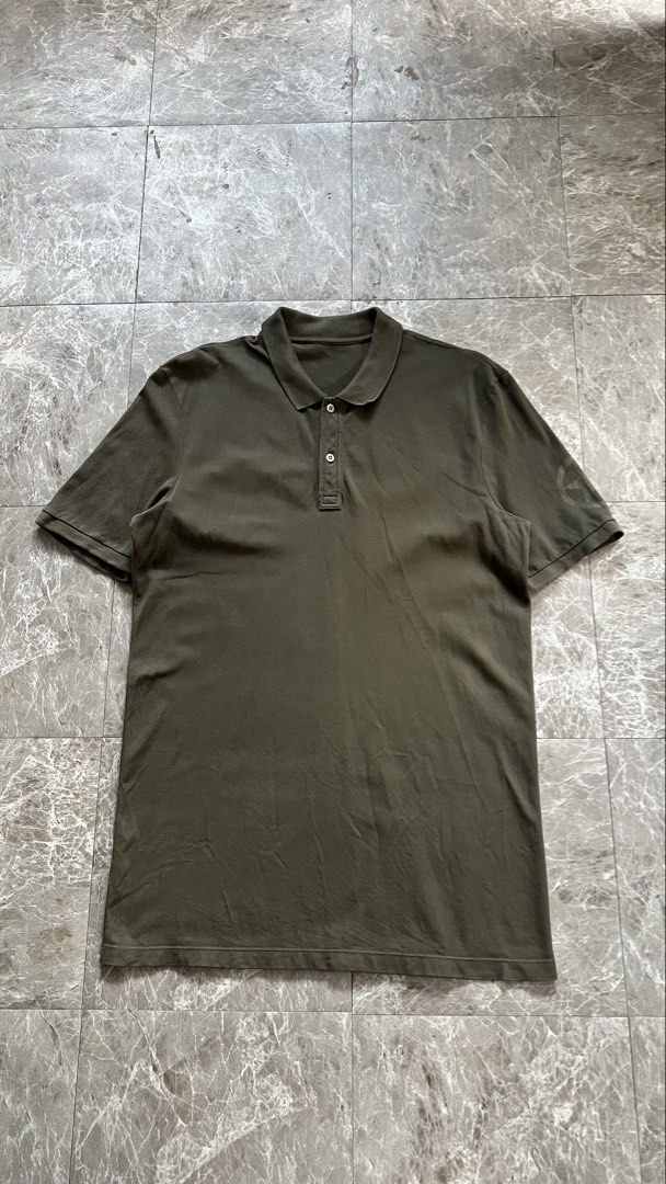 Gucci Tomford Star Logo Design Authentic / Legit (Category: Tshirts & Polo Shirts ) located in Manila. Submitted by reclaim.13 (Listing ID 1470824445, Image 1). Description: Gucci Tomford Star Logo Design - Excellent Condition - 21 width , 32 length - 9.8/10 color condition - no issue.