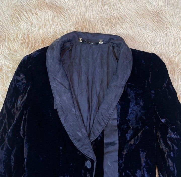 Gucci Velvet-Jacket (Category: Luxury Apparel) located in Dasmarinas. Submitted by classic.threads (Listing ID 1470862844, Image 2). Description: Gucci Velvet-Jacket Details: - Verygood Condition - 9/10 Overall Usage -Batch 2005, Released 2020 -Dark Purple / Velvet, Rayon, Viscose, Silk, Spandex, Elasthane ΑΞ Size: 42 On Tags *Flat Measurements: -Chest: 18.4 inches -Shoulder: 14.5 inches -Sleeve Length: 31.5 inches - Length: 26 inches -Hem: 18.5 