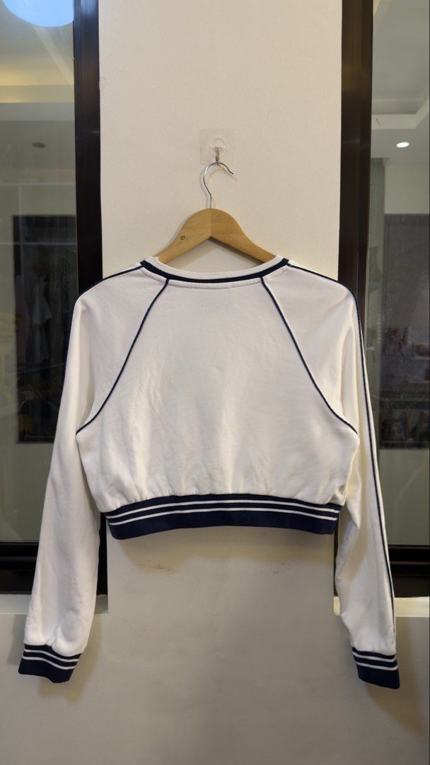 Gucci White Cropped Sweatshirt (Category: Coats, Jackets and Outerwear) located in Paranaque City. Submitted by preluxeshop_ph (Listing ID 1470800027, Image 3). Description: Gucci White Cropped Sweatshirt with Navy Ribbing - Features blue piping and striped ribbed cuffs and hem - Embroidered Gucci 1921 circle logo patch on the chest - Classic round neck and long raglan sleeves - Material: 100% premium cotton - Made in Italy - Stylish and comforta