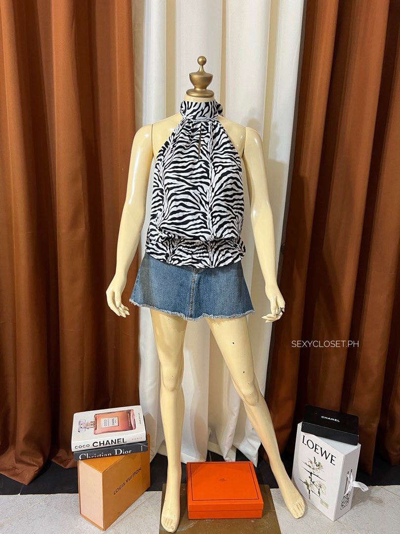 GUESS sexy back (Category: Blouses) located in Cebu City. Submitted by sexyclosetph2.0 (Listing ID 1470859983, Image 1). Description: Like new condition Very nice lakas maka sexy Once of my faves Ganda Small on tag Need to let go .