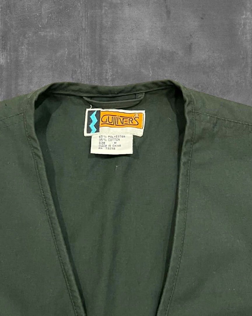 Gulliver's Green Utility Cargo Vest Size M (Category: Vests) located in Santa Rosa. Submitted by truecat.9d0628 (Listing ID 1470855647, Image 2). Description: DIMES: 23.5x28 Excellent Condition No issue.