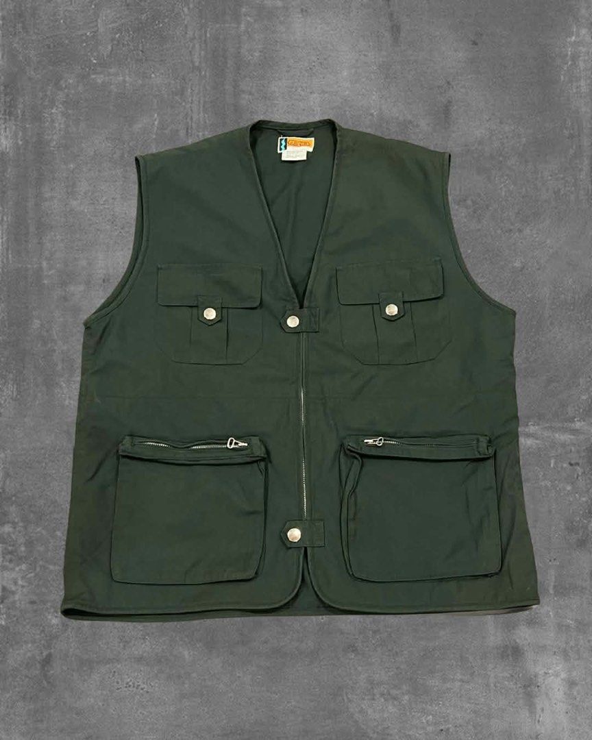 Gulliver's Green Utility Cargo Vest Size M (Category: Vests) located in Santa Rosa. Submitted by truecat.9d0628 (Listing ID 1470855647, Image 1). Description: DIMES: 23.5x28 Excellent Condition No issue.
