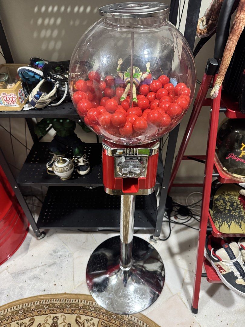 Gumball And Capsule Toy Vending Machine, Toys & Collectibles ...