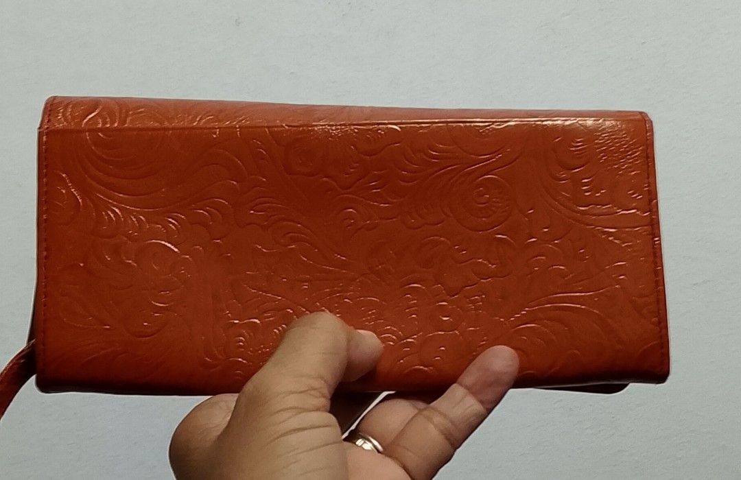 Guy Laroche Long Wallet (Category: Wallets & Card holders) located in Tarlac. Submitted by faithfulfinds (Listing ID 1470869964, Image 2). Description: Guy Laroche Embossed Floral Leather Long Wallet Lightly used & in excellent condition! Brand: Guy Laroche Design: Beautifully detailed embossed floral pattern Color: Classic reddish-brown / terracotta Condition: Lightly used. Shows minimal signs of usage, but completely unnoticeable when carried. 