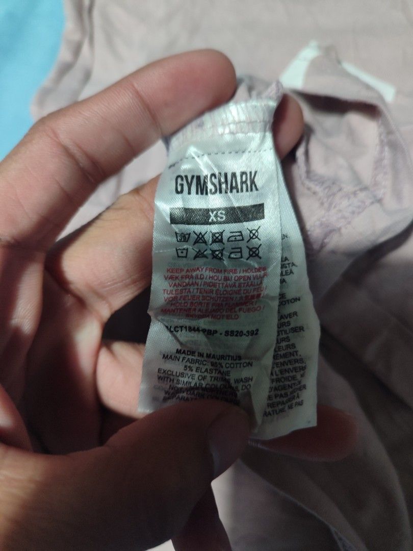 GYMSHARK CROP SHIRT (Category: Shirts) located in Pagadian. Submitted by miraculouspat (Listing ID 1470856349, Image 3). Description: L 12 W 17 AUTHENTIC MINIMAL HAIRLINE.