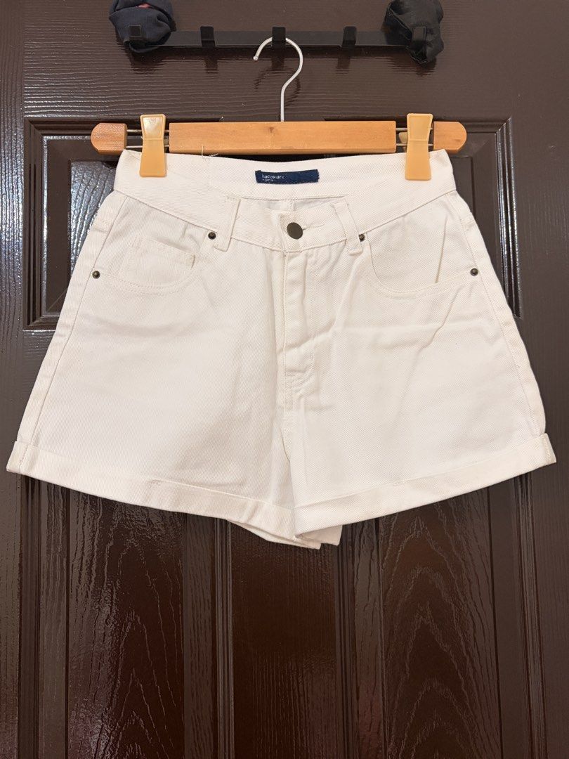 Haco share white denim cuffed shorts (Category: Shorts) located in Marikina City. Submitted by _bananahanaa (Listing ID 1470797042, Image 1). Description: - Brand: Haco Share - Color: Classic White - Fit: High-waisted with button closure - Details: Cuffed hem, front & back pockets, and a cute yellow brand patch at the back - Condition: Excellent / Clean look - size 26.