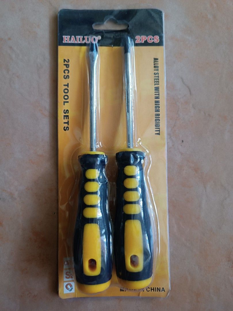 Hailuo 2pcs Screwdriver Tool Set PH2 SL6.0 x 100mm (Category: Construction Tools & Equipment) located in Las Pinas. Submitted by mitchmiko16 (Listing ID 1470755546, Image 1). Description: - Brand: Hailuo - Set includes: 1x PH2 x 100mm Phillips screwdriver and 1x SL6.0 x 100mm slotted screwdriver - Material: High-rigidity alloy steel shafts for durability - Handle: Yellow and black non-slip plastic with ergonomic grip - Condition: Brand new in uno
