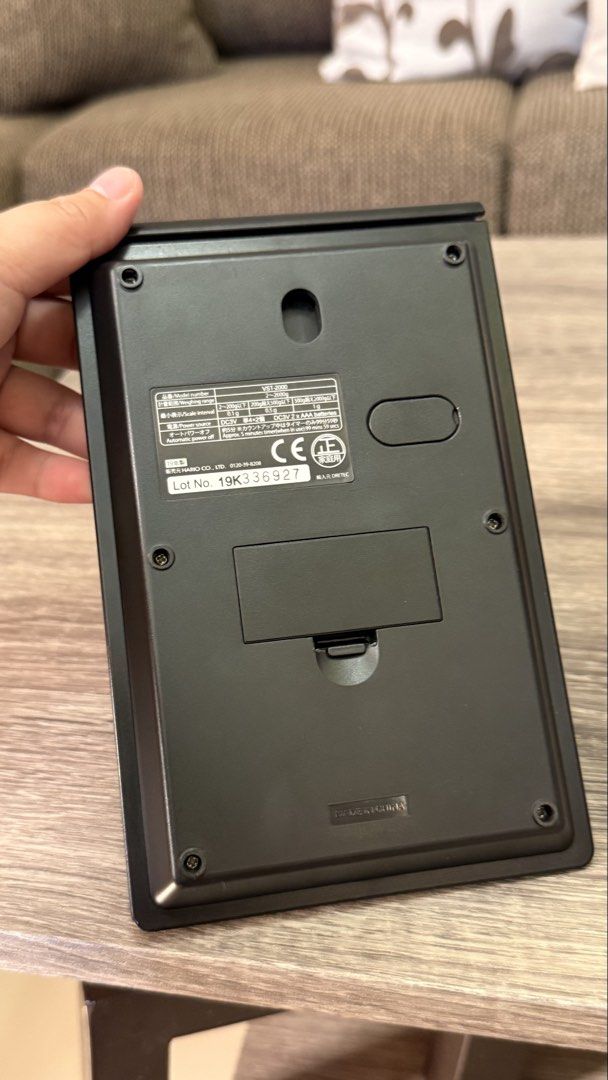 Hario VST-2000 Coffee Drip Scale (Category: Coffee Machines & Makers) located in Laoag. Submitted by humaaaan (Listing ID 1470768509, Image 2). Description: - Model: Hario VST-2000 Digital Scale - Color: Sleek matte black finish - Features: Built-in timer with precise gram measurement - Ideal for: Pour-over coffee brewing - Power: Uses 2 AAA batteries - Condition: Clean and 100% working condition - Comes with original box/Rarely used.