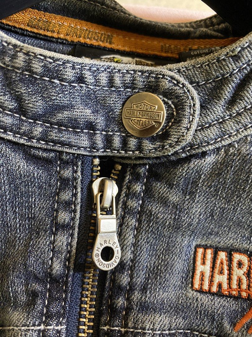 Harley-Davidson Denim Biker Jacket Size M (Category: Coats, Jackets and Outerwear) located in Valencia. Submitted by negnikkah (Listing ID 1470835397, Image 3). Description: - Brand: Harley-Davidson - Item: Denim Jacket - Color: Blue - Size: M - Material: Cotton blend with 1% spandex for comfort - Collar: Mandarin style with snap button closure - Closures: Front zipper with snap button - Graphics: Premium embroidery on chest, sleeve, and back - P