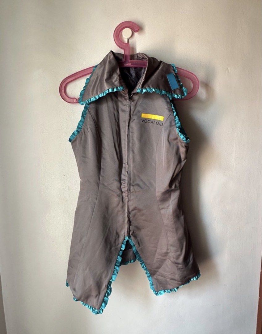 Hatsune Miku complete set with wig (Category: Sets or Coordinates) located in Cainta. Submitted by buy.preloved (Listing ID 1470775691, Image 1). Description: - Character: Hatsune Miku (Vocaloid) - Size: S (tag attached) - Material: 65% cotton, 35% polyester blend - Includes: Grey sleeveless top with teal ruffles and print, black pleated skirt with teal trim, and black leg sleeves with electronic pattern - Condition: Great for conventions, events