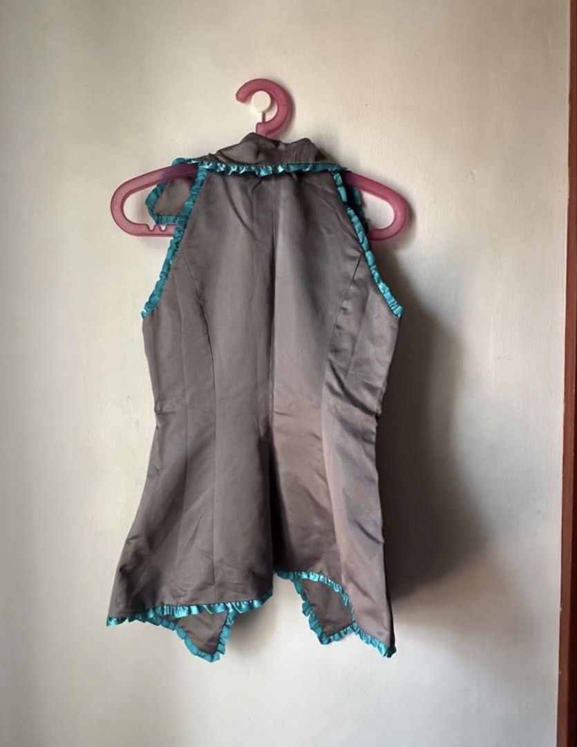 Hatsune Miku complete set with wig (Category: Sets or Coordinates) located in Cainta. Submitted by buy.preloved (Listing ID 1470775691, Image 2). Description: - Character: Hatsune Miku (Vocaloid) - Size: S (tag attached) - Material: 65% cotton, 35% polyester blend - Includes: Grey sleeveless top with teal ruffles and print, black pleated skirt with teal trim, and black leg sleeves with electronic pattern - Condition: Great for conventions, events