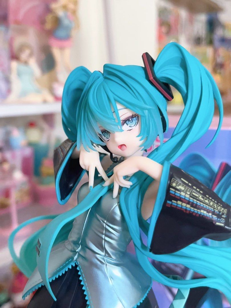Hatsune Miku T-most Figure (Category: Figurines & Statues) located in Manila. Submitted by faebunbun (Listing ID 1470794127, Image 2). Description: -- LAST PRICE POSTED (WYSIWYG) -- 🍡 authentic 🍡 BIB, w clamshell 🍡 rfs: impulse purchase & need extra funds for PO's can provide more photos if needed 🍭 loc: cainta.
