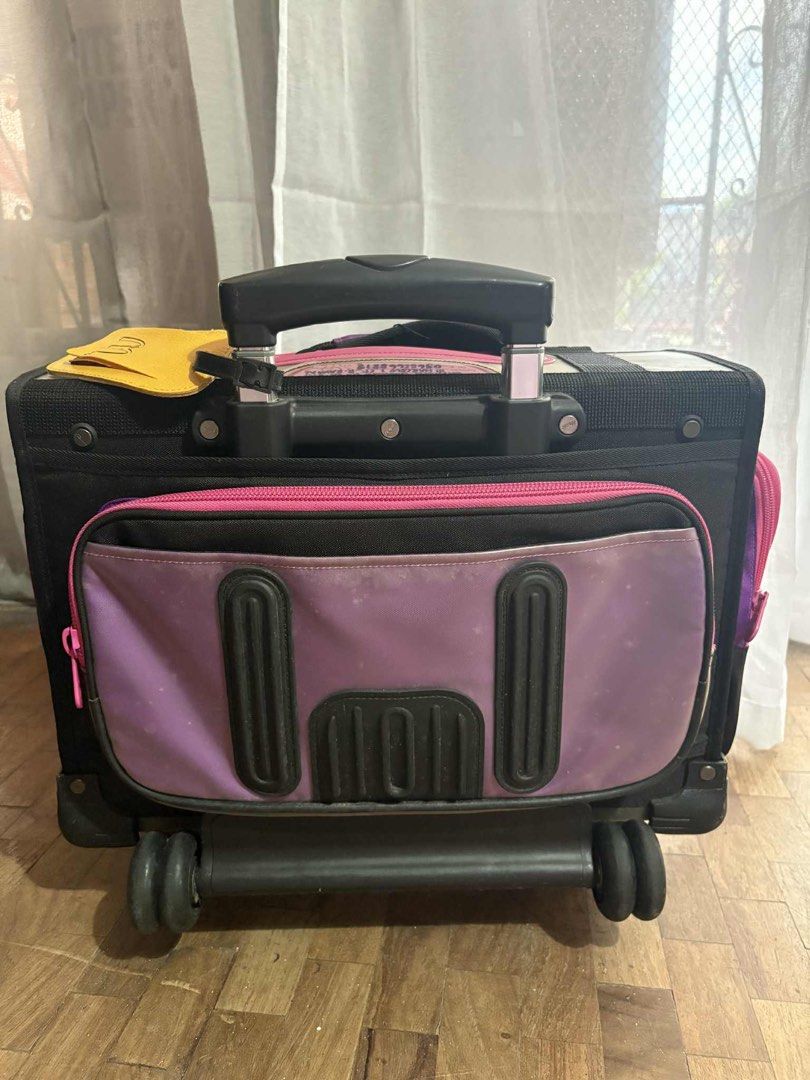 Hawk Bag for Girls (Category: Looking For) located in Paranaque City. Submitted by megimagufinds (Listing ID 1470763806, Image 2). Description: In very good condition, with free lunch bag.