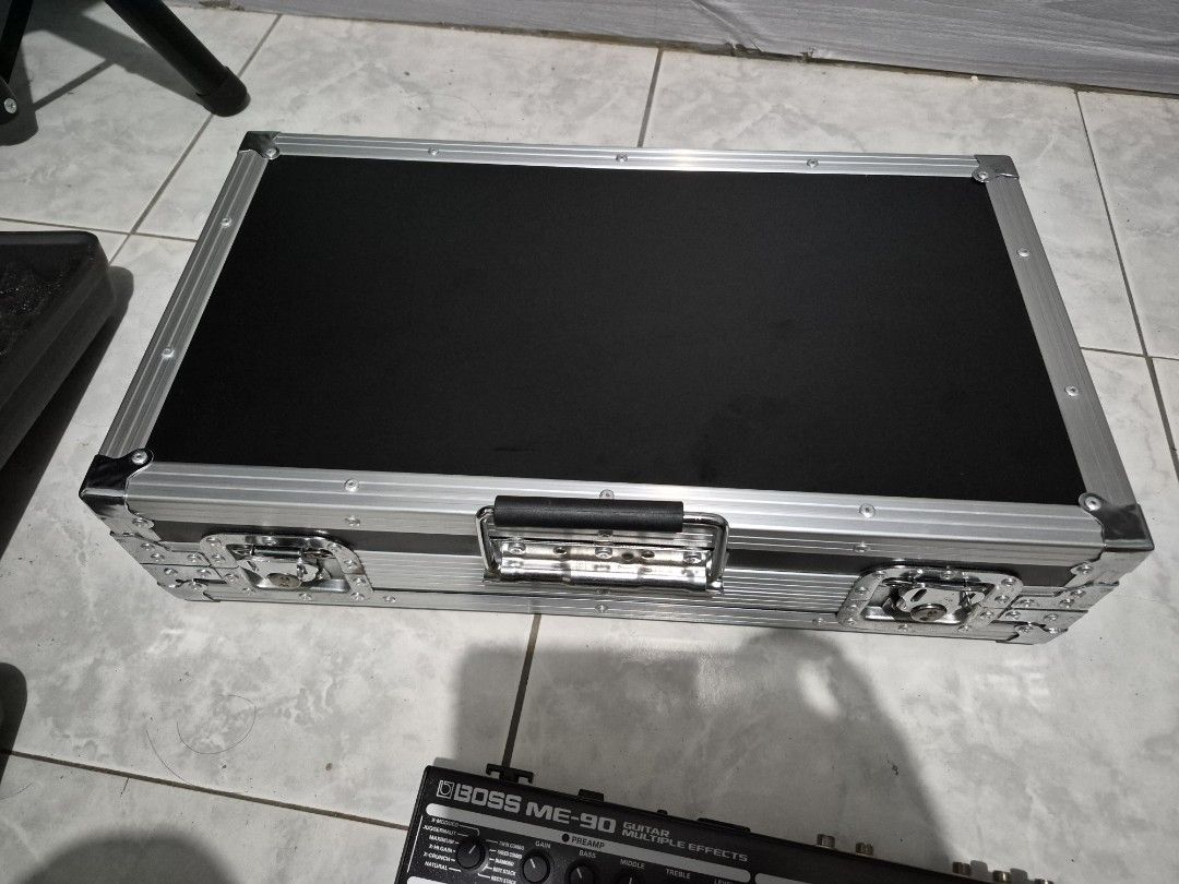 Heavy Duty Flight Case Hardcase Pedalboard (Category: Music Accessories) located in Cavite. Submitted by ayzwethinkweiz (Listing ID 1470907737, Image 3). Description: Heavy Duty Flight Case Hardcase Pedalboard Fits BOSS ME90 ME80 ME70 GX100 and other various Multieffects and Pedals Dimensions in Inches External 20L x 11W x 4.5H Internal 18.3L x 8.5W x 3.5H 📍Dasmarinas Cavite, can ship via Lalamove in NCR or nearby area via buyers booking..