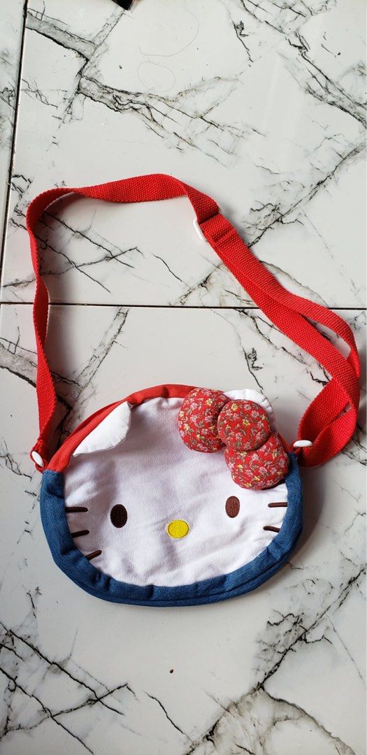 Hello kitty bag (Category: Character Goods) located in Manila. Submitted by muimee30 (Listing ID 1470845841, Image 2). Description: .