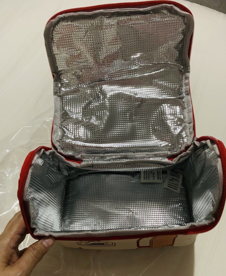 Hello Kitty Insulated Lunch bag (Category: Shoulder Bags) located in Valenzuela. Submitted by simplyolive85 (Listing ID 1470819743, Image 3). Description: Hello Kitty Insulated lunch bag .