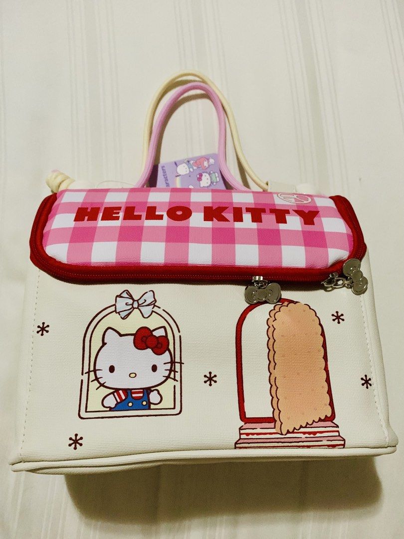 Hello Kitty Insulated Lunch bag (Category: Shoulder Bags) located in Valenzuela. Submitted by simplyolive85 (Listing ID 1470819743, Image 2). Description: Hello Kitty Insulated lunch bag .