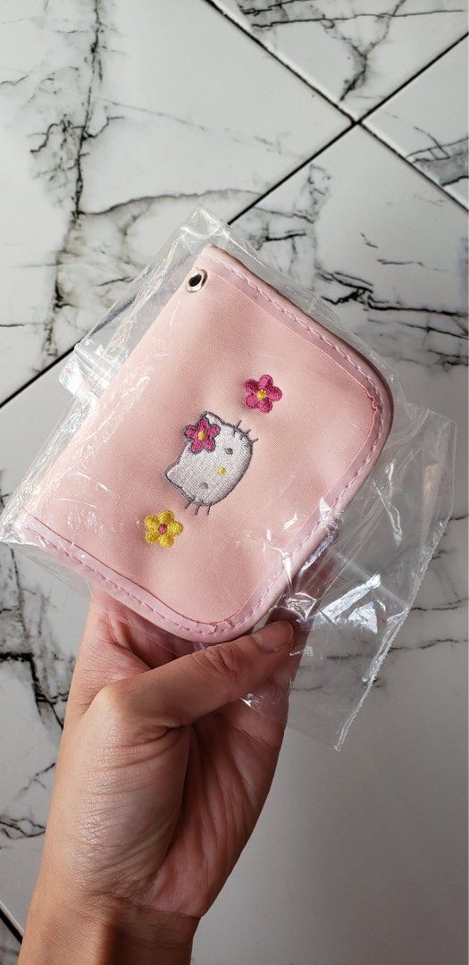 Hello kitty wallet (Category: Character Goods) located in Manila. Submitted by muimee30 (Listing ID 1470846499, Image 2). Description: .