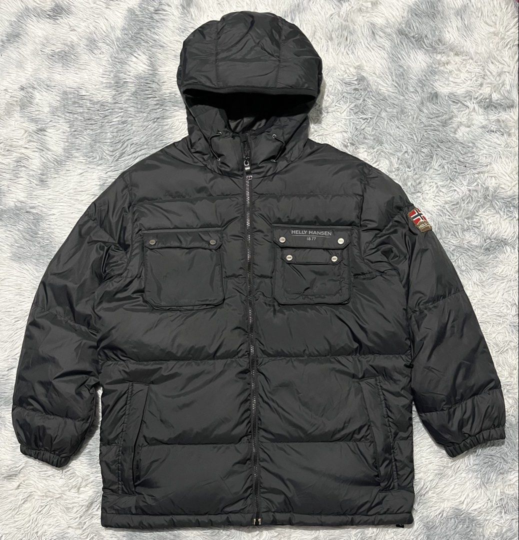 Helly Hansen Down Puffer Jacket (Category: Coats, Jackets and Outerwear) located in Sasmuan (Sexmoan). Submitted by winterclothes.ph (Listing ID 1470784703, Image 1). Description: Helly Hansen Down Puffer Jacket L on on tag Width 24.5 Length 31 Excellent Condition.