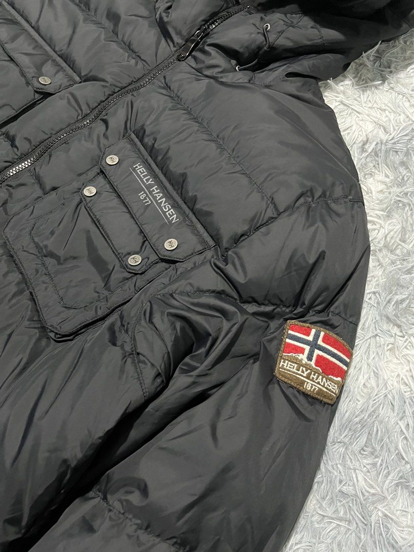Helly Hansen Down Puffer Jacket (Category: Coats, Jackets and Outerwear) located in Sasmuan (Sexmoan). Submitted by winterclothes.ph (Listing ID 1470784703, Image 3). Description: Helly Hansen Down Puffer Jacket L on on tag Width 24.5 Length 31 Excellent Condition.