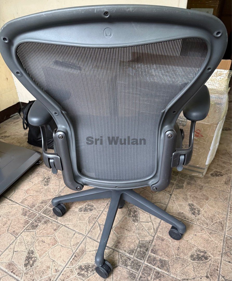 Herman Miller Aeron Remastered (Category: Office Furniture & Fixtures) located in Mandaluyong City. Submitted by jenerously (Listing ID 1470873819, Image 2). Description: *Size: B *Color: Carbon *All mechanisms are working properly *Pick up or Lalamove *Mandaluyong location *Check all you want *Stored, no longer in use.
