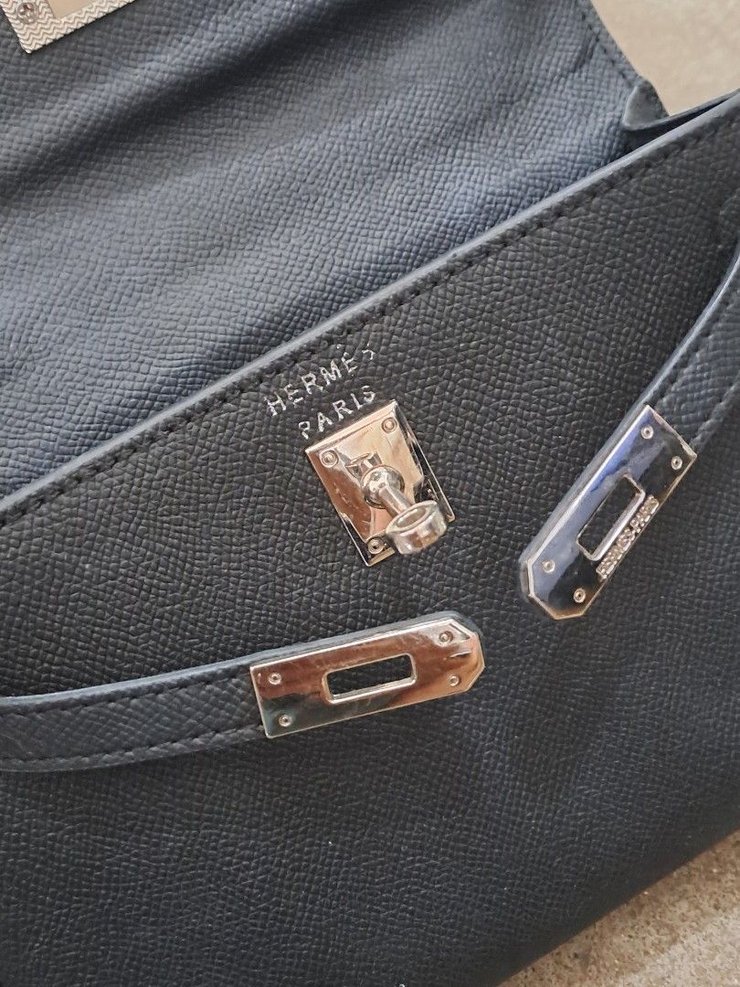 Hermes Kelly Handbag (Category: Luxury Bags & Wallets) located in Narra. Submitted by jervs29corner (Listing ID 1470835519, Image 3). Description: hermes bag in good condition has a issue sign of used a .