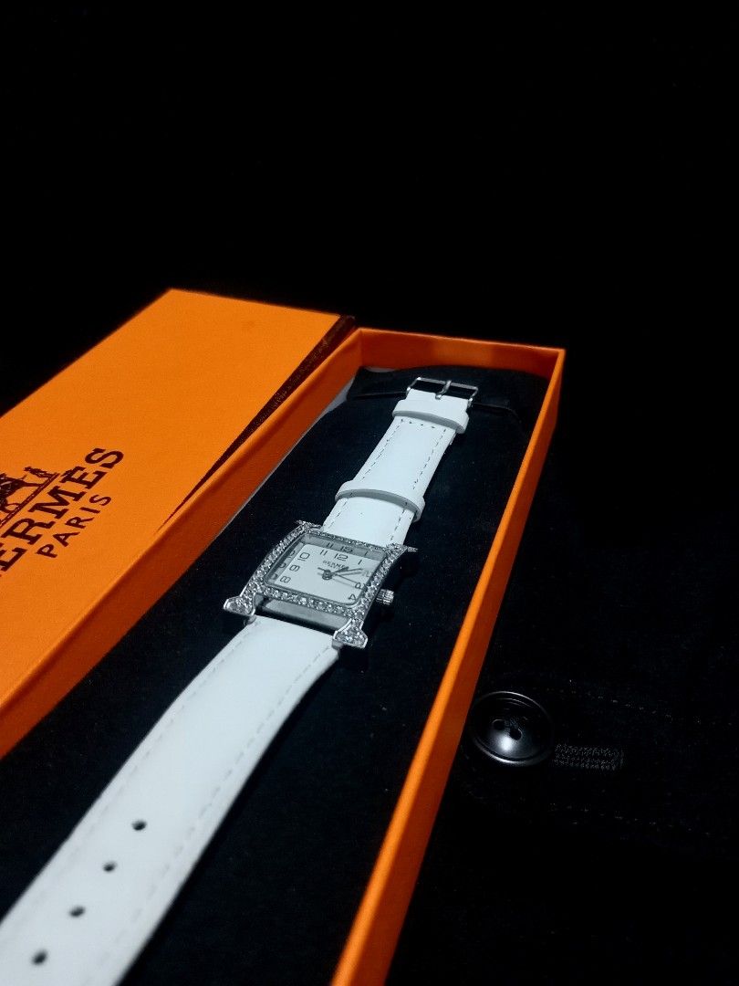 Hermes Leather Strap Watch (Category: Women's Watches) located in Aguinaldo. Submitted by ukayandthrift (Listing ID 1470832494, Image 1). Description: .