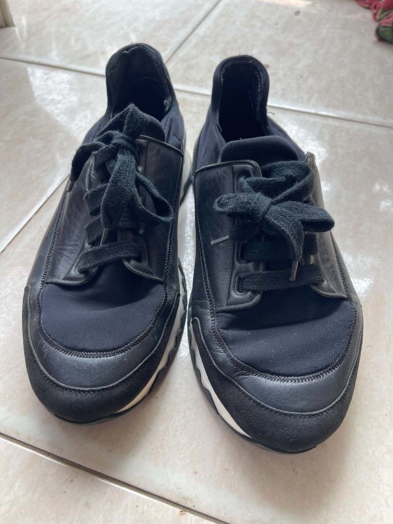HERMES STADIUM SNEAKERS (Category: Sneakers) located in Zamboanga. Submitted by ems-a0e5 (Listing ID 1470764072, Image 3). Description: HERMES STADIUM SNEAKERS SIZE 39½ on tag Good Condition.
