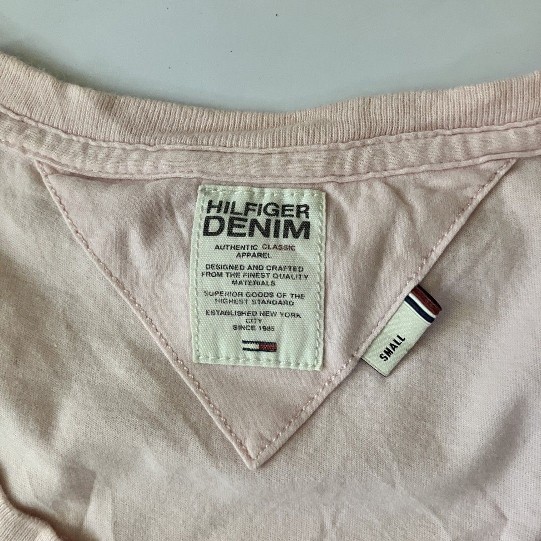 🌼Hilfiger Denim short-sleeve crewneck tee • small - medium (Category: Shirts) located in Cagayan de Oro. Submitted by capybara.co.ph (Listing ID 1470802149, Image 2). Description: small - medium L25 B32 - 40 🌺 ❌️mine ₱149 | grab ₱199 💓 lock ₱219 ꒰১ ໒꒱ eob will be on Thursday, Oct 29 8PM ꒰১ ໒꒱ payment deadline will be on Friday, Oct 30 ꒰১ ໒꒱ shipping will be on Saturday Tysm °❀.ೃ࿔.