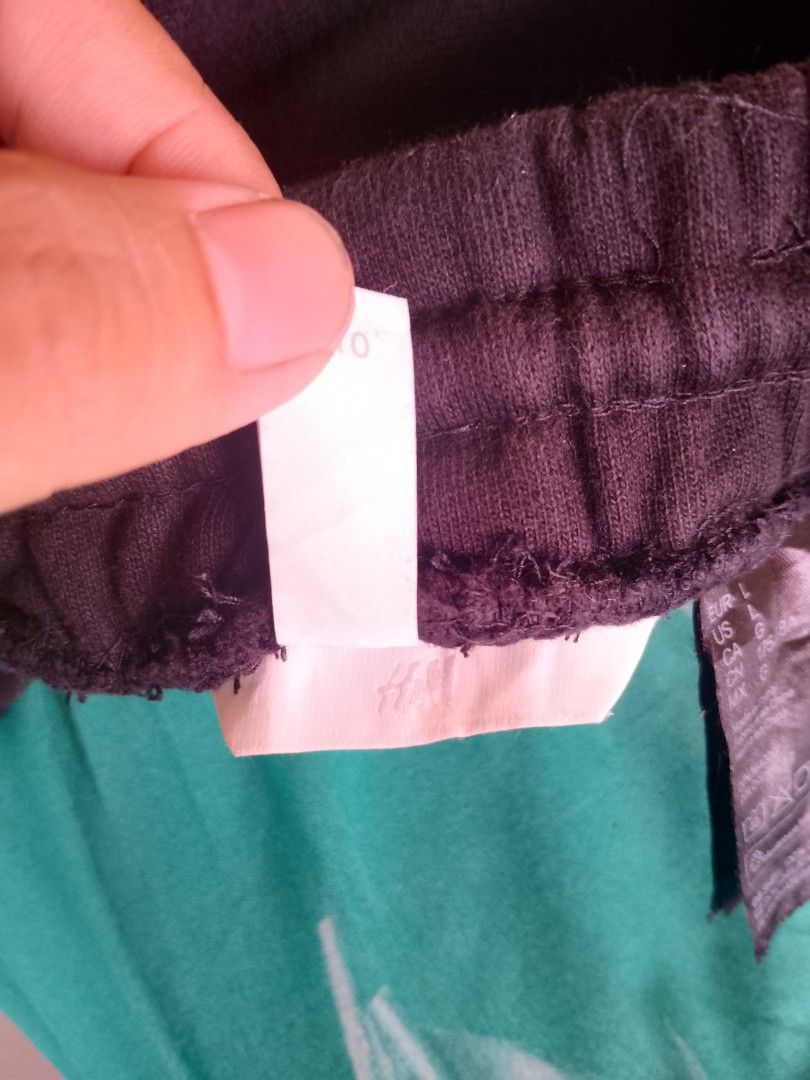 H&M Black Cotton Sweatpants Size L (Category: Joggers) located in Manila. Submitted by mmanlapaz97 (Listing ID 1470792156, Image 3). Description: - Brand/Model: H&M Black Cotton Sweatpants - Size: L - Material: 100% comfortable cotton - Features: Elastic waistband and ribbed ankle cuffs - Condition: Decent shape with normal signs of wear around the waistband - Style: Casual everyday joggers for lounging or errands.