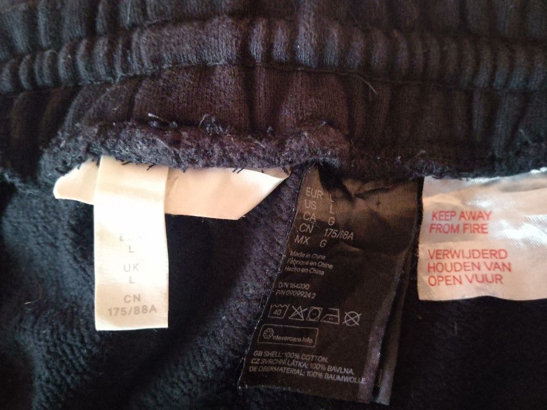 H&M Black Cotton Sweatpants Size L (Category: Joggers) located in Manila. Submitted by mmanlapaz97 (Listing ID 1470792156, Image 2). Description: - Brand/Model: H&M Black Cotton Sweatpants - Size: L - Material: 100% comfortable cotton - Features: Elastic waistband and ribbed ankle cuffs - Condition: Decent shape with normal signs of wear around the waistband - Style: Casual everyday joggers for lounging or errands.