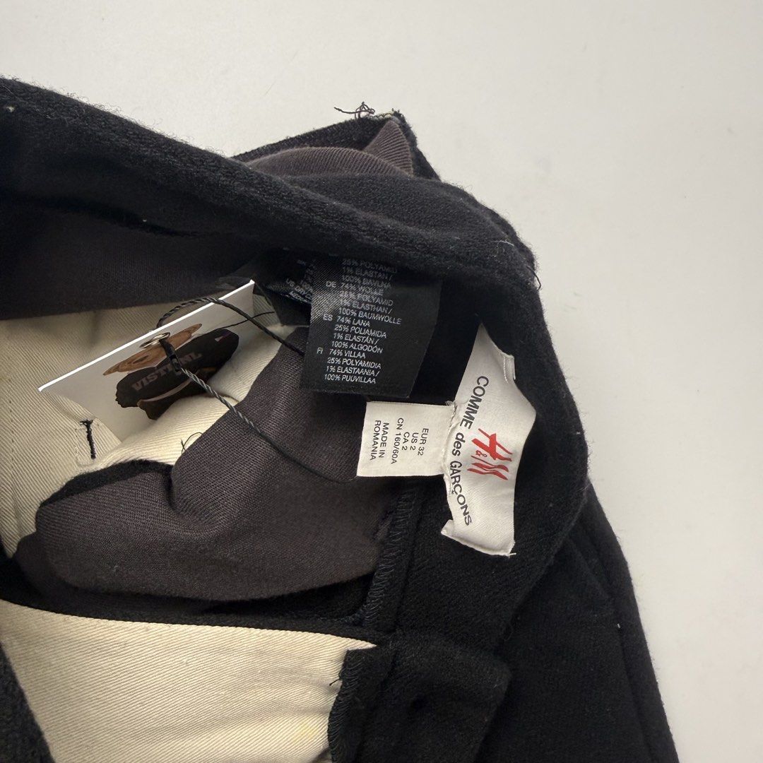 H&m Comme des Garcon reconstructed wool short (Category: Shorts) located in Quezon City. Submitted by beastmnl (Listing ID 1470836741, Image 3). Description: Waist 27 Length 23 Inseam 10 .