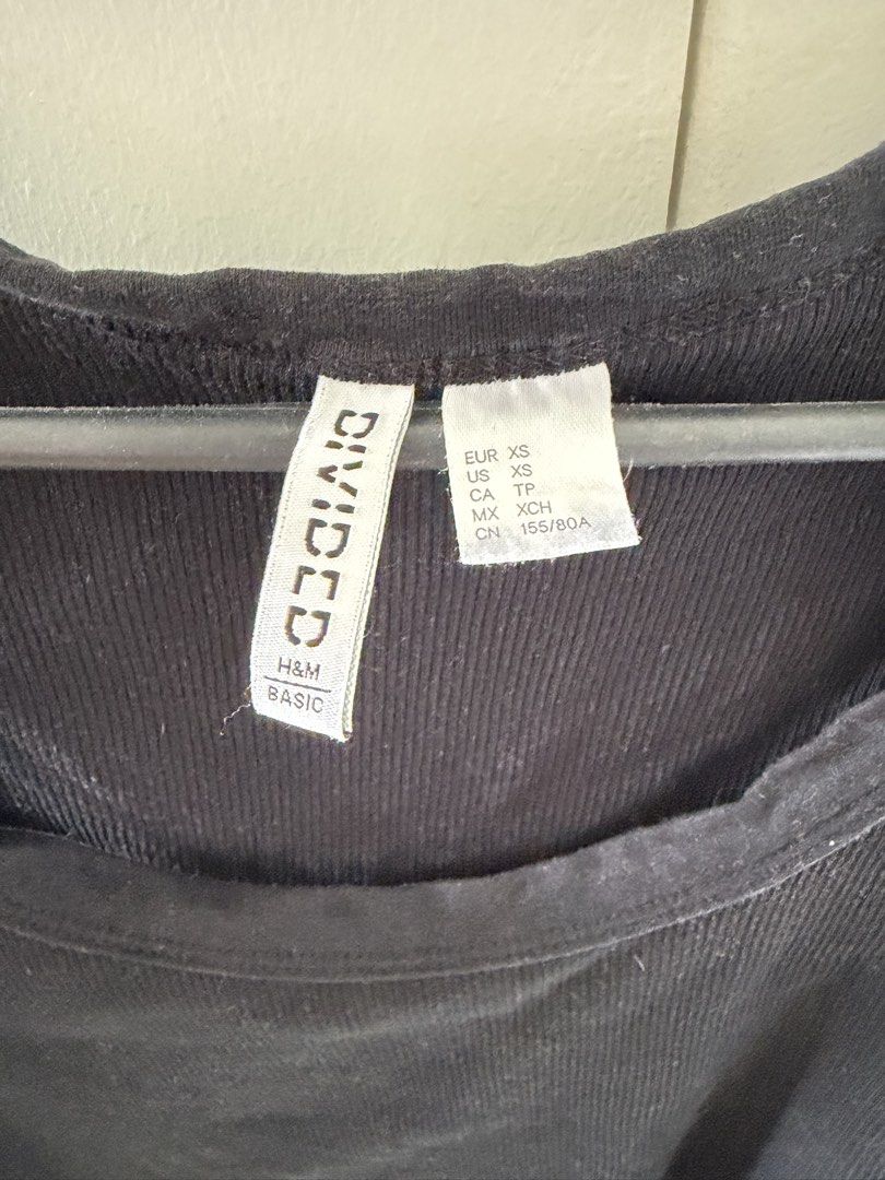 H&M Divided Black Ribbed Tank Top (Category: Sleeveless) located in Manila. Submitted by mnlclaudia (Listing ID 1470791001, Image 2). Description: - Brand: H&M Divided - Style: Black ribbed tank top with scoop neckline and sleeveless cut - Size: XS (EUR/US) - Material: Stretchy, body-hugging cotton blend - Condition: Minimal wear, excellent basic staple - Styling: Perfect for layering or pairing with jeans and shorts.