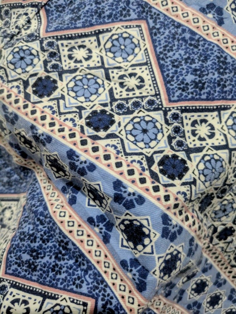 H&M Divided Blue Aztec Boho Patterned Mini Skirt (Category: Skirts) located in Bocaue. Submitted by _agentorange (Listing ID 1470915870, Image 2). Description: - Brand: H&M Divided - Size: EUR 36 / US 6 / CN 165/68A - Design: Bohemian print with geometric shapes and floral motifs - Details: Back blue zipper closure with clear button detail at the waist - Fit: Mini length, lightweight and comfortable fabric - Condition: Excellent pre-loved conditi