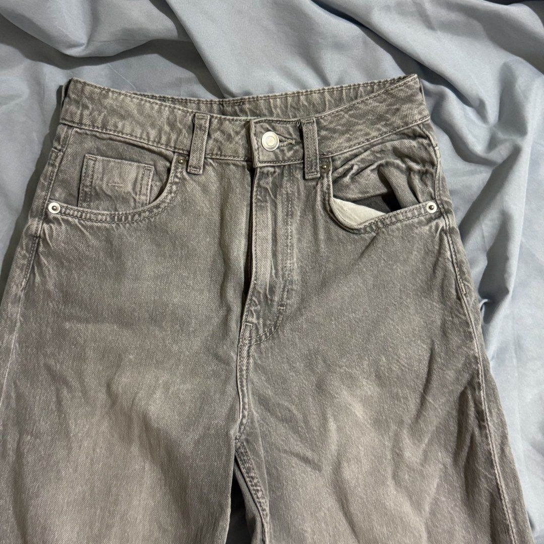 H&M Divided Grey Wide Leg Jeans 24 (Category: Jeans) located in Cagayan de Oro. Submitted by kheyx (Listing ID 1470866605, Image 2). Description: - Brand: H&M Divided 23-24 inch waist - Style: Grey wash wide leg jeans with mid to high rise - Size: EUR 34 / US 2 / CN 155/64A altered the lower part to fit me cuz im short length is 36 inches got it for 1,200 sa mall.
