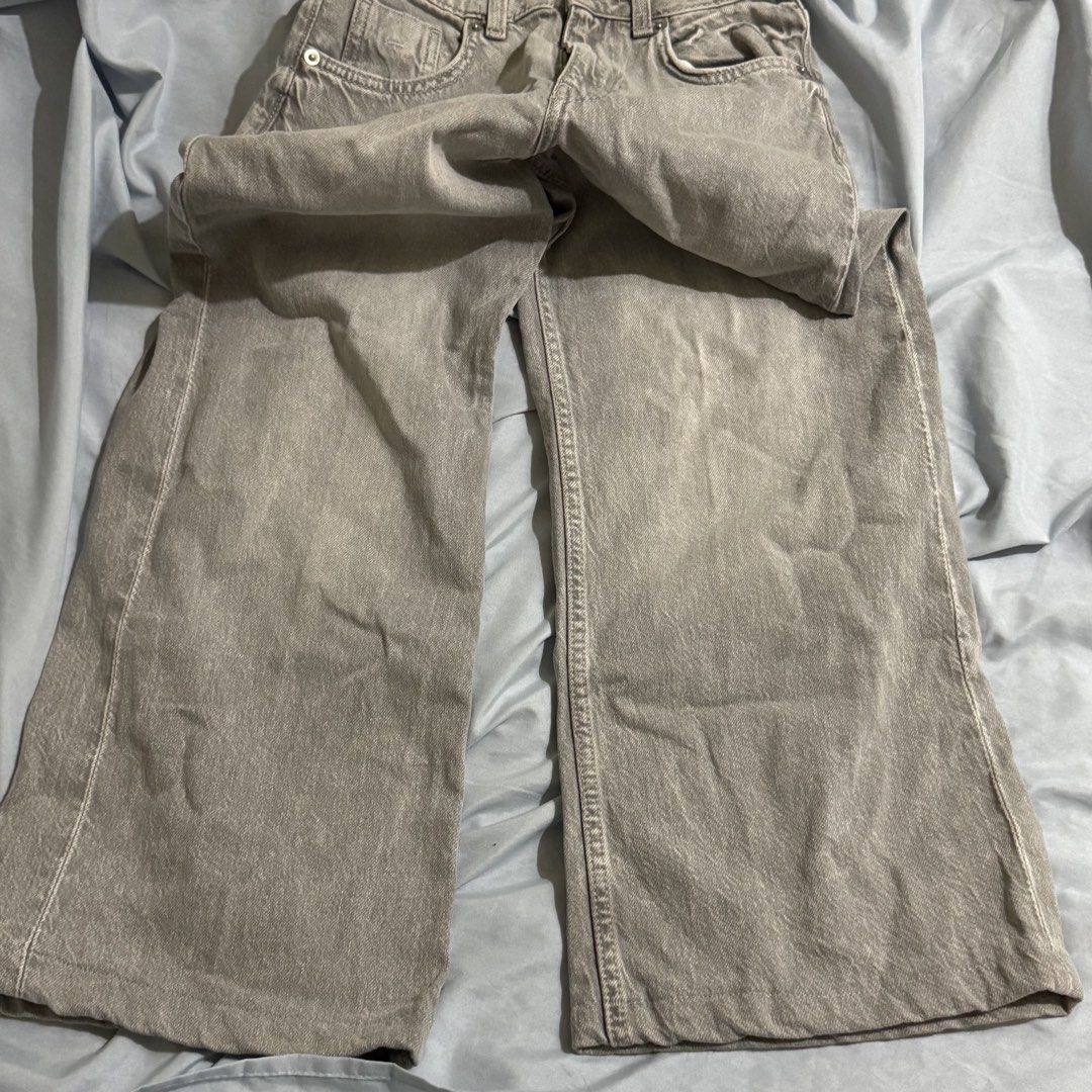 H&M Divided Grey Wide Leg Jeans 24 (Category: Jeans) located in Cagayan de Oro. Submitted by kheyx (Listing ID 1470866605, Image 3). Description: - Brand: H&M Divided 23-24 inch waist - Style: Grey wash wide leg jeans with mid to high rise - Size: EUR 34 / US 2 / CN 155/64A altered the lower part to fit me cuz im short length is 36 inches got it for 1,200 sa mall.