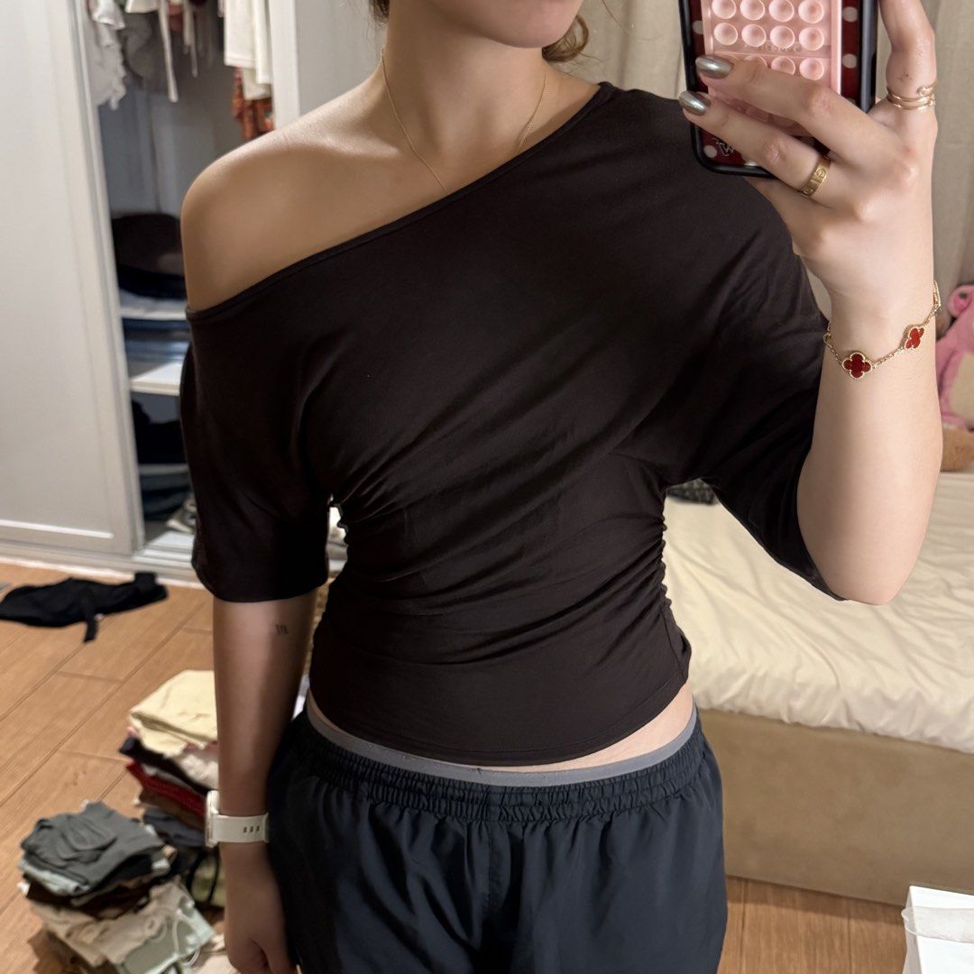 H&M Divided One-Shoulder Asymmetrical Brown Top (Category: Sleeveless) located in Quezon City. Submitted by s0l4nge (Listing ID 1470881791, Image 2). Description: - Brand/Model: H&M - Color: Dark brown - Size: XS - Style: One-shoulder with asymmetrical neckline, draping, and ruched sides - Fit: Super flattering with stretchy fabric - Condition: Worn a few times, still in great shape.