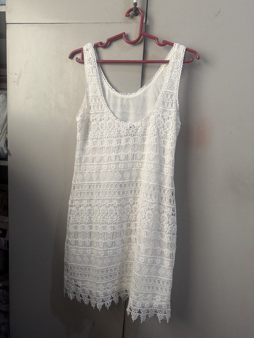 H&M Divided White Lace Flowy Dress (Category: Dresses) located in Valenzuela. Submitted by declutter203 (Listing ID 1470818507, Image 3). Description: - Like New - Size XS (Fit up to small) MOP: Gcash/Maribank MOD: J&T or Grab/lalamove Tags: Zara, H&M, Love Bonito, Mango, Bershka, Uniqlo, GU, Topshop, Araw the Line, SM woman, reformation dress, suzy clothing .