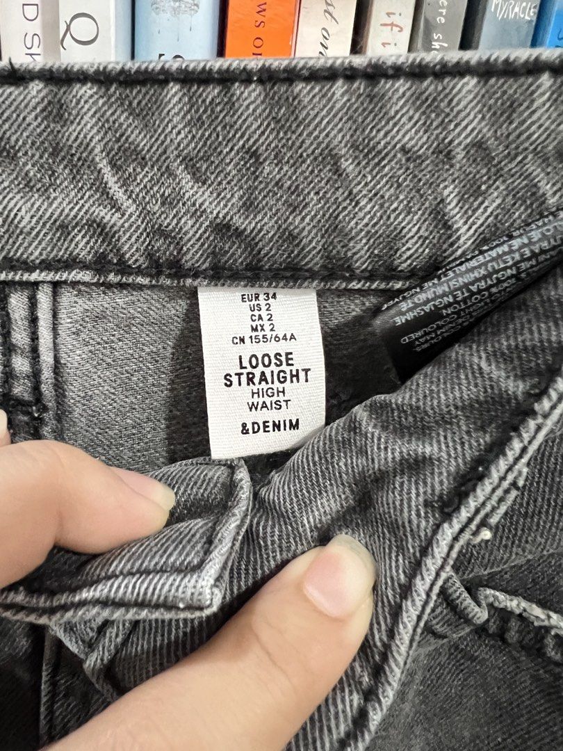 H&M jeans (Category: Jeans) located in Davao. Submitted by bonksz (Listing ID 1470878558, Image 2). Description: Size 34 fits 25.