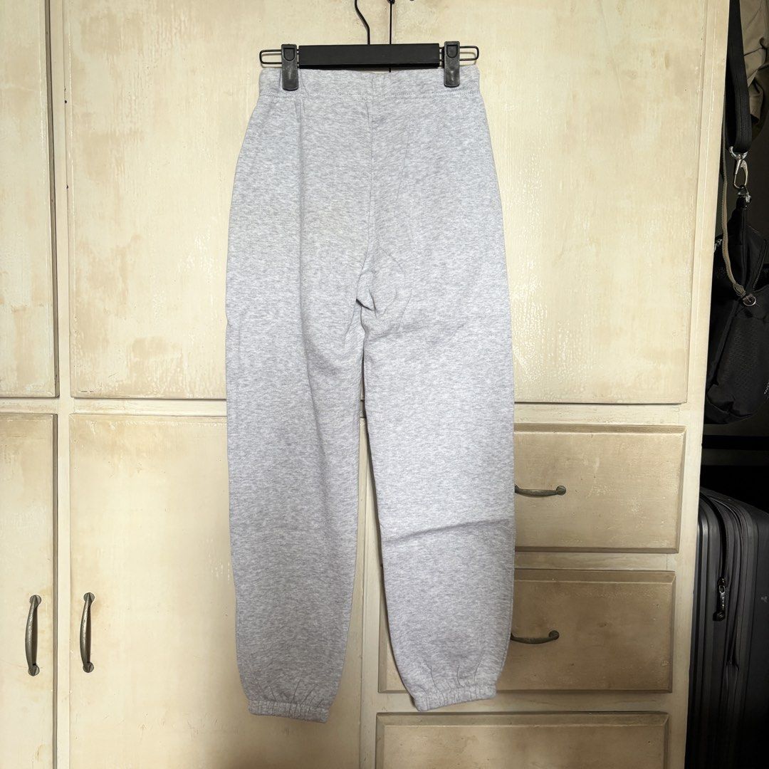 H&M Kids Jogger Pants (Category: Babies & Kids Fashion) located in Pasig City. Submitted by uyamuya (Listing ID 1470764855, Image 2). Description: Brand: H&M Kids Size: 10-11 years old (146cm height).