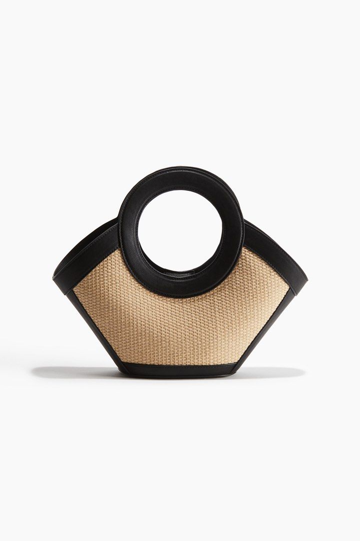 H&M Leather Woven Bag (Category: Purses & Pouches) located in Makati City. Submitted by athena_wardrobe (Listing ID 1470831668, Image 1). Description: Used once in shangrila bgc.
