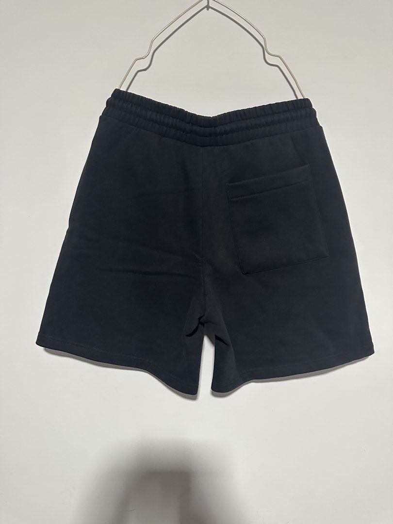 H&M LOTTO Regular Fit Sweatshorts (Category: Shorts) located in Angeles City. Submitted by royal_vintage_thriftshop (Listing ID 1470835861, Image 3). Description: Very good condition No issue Inside Leg 77.5-78 Low Hip 91.5-97.5 Waist 74-82.
