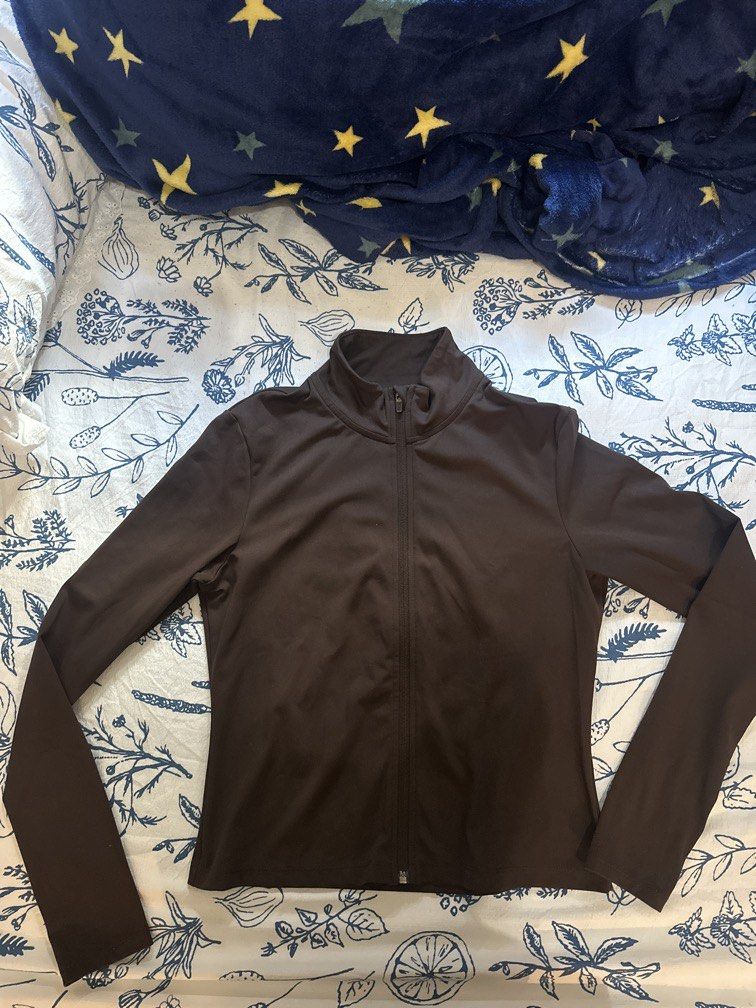 H&M Move Yoga jacket (Category: Activewear) located in Pasig City. Submitted by kaelsy (Listing ID 1470754857, Image 1). Description: Color: choco brown .