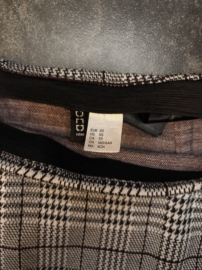 H&M Plaid Mini Skirt XS (Category: Skirts) located in Manila. Submitted by fameiax (Listing ID 1470859833, Image 3). Description: .