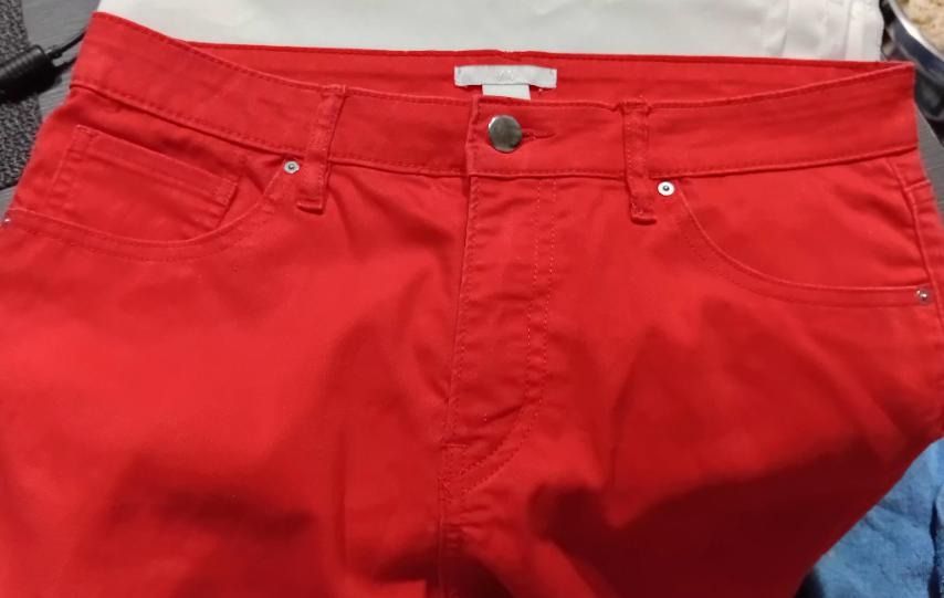 H&M Red-Orange Slim Cut Stretchable Pants (Category: Jeans) located in Caloocan City. Submitted by mma_222 (Listing ID 1470846481, Image 3). Description: - Color: Bright red-orange - Waist: 32 inches - Length: 36 inchers - Fit: Standard waist, slim leg cut, stretchable - Tomas Morato, QC area .