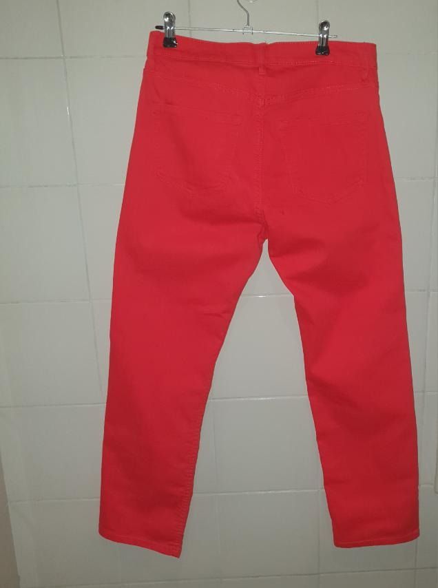 H&M Red-Orange Slim Cut Stretchable Pants (Category: Jeans) located in Caloocan City. Submitted by mma_222 (Listing ID 1470846481, Image 2). Description: - Color: Bright red-orange - Waist: 32 inches - Length: 36 inchers - Fit: Standard waist, slim leg cut, stretchable - Tomas Morato, QC area .