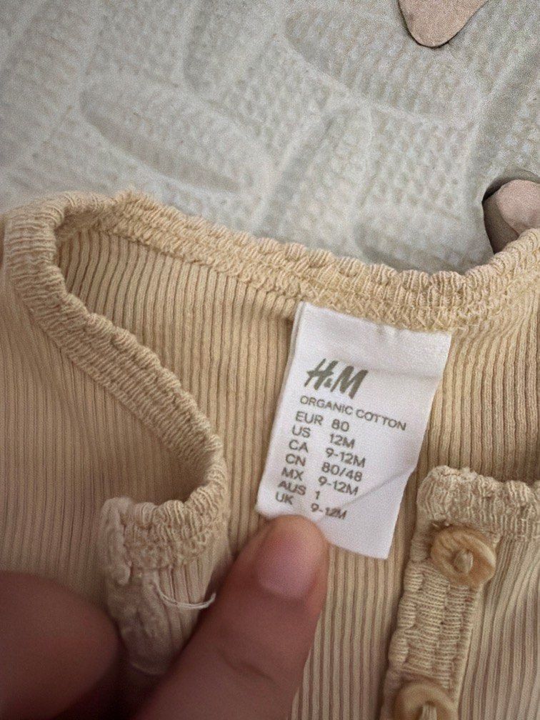 H&M Top (Category: Babies & Kids Fashion) located in Cebu City. Submitted by mommyarlyn73 (Listing ID 1470790359, Image 2). Description: .