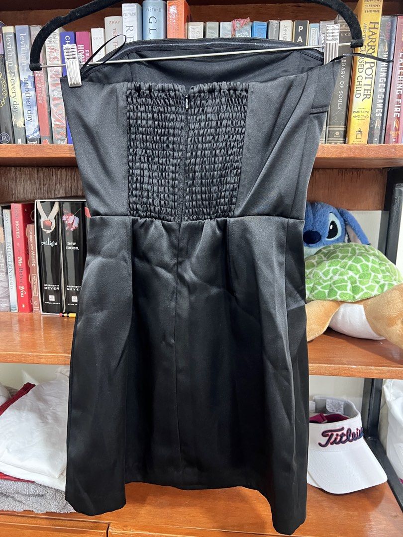 H&M tube dress (Category: Dresses) located in Davao. Submitted by bonksz (Listing ID 1470874737, Image 2). Description: Brand new! Size xs. Got for 1290 ata. Can give discount pa.