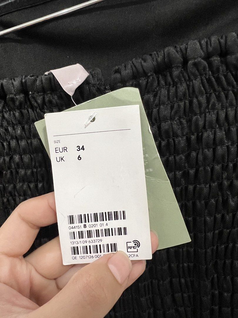 H&M tube dress (Category: Dresses) located in Davao. Submitted by bonksz (Listing ID 1470874737, Image 3). Description: Brand new! Size xs. Got for 1290 ata. Can give discount pa.